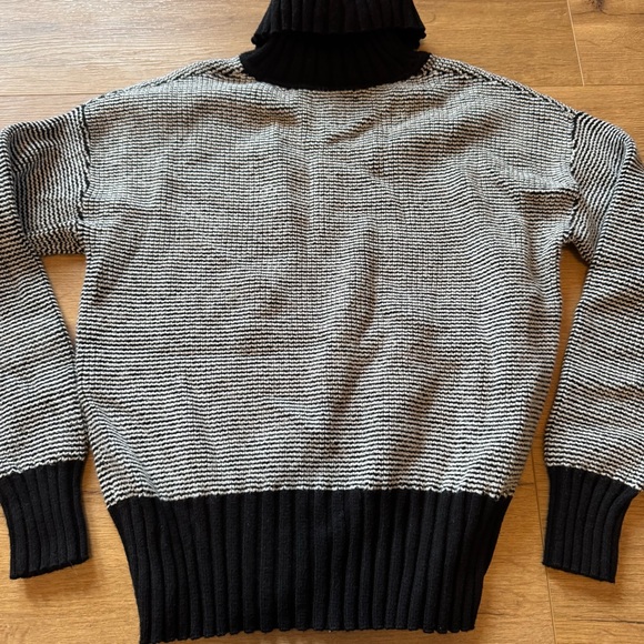 Banana Republic size Medium Black White Turtleneck Sweater - Picture 8 of 8